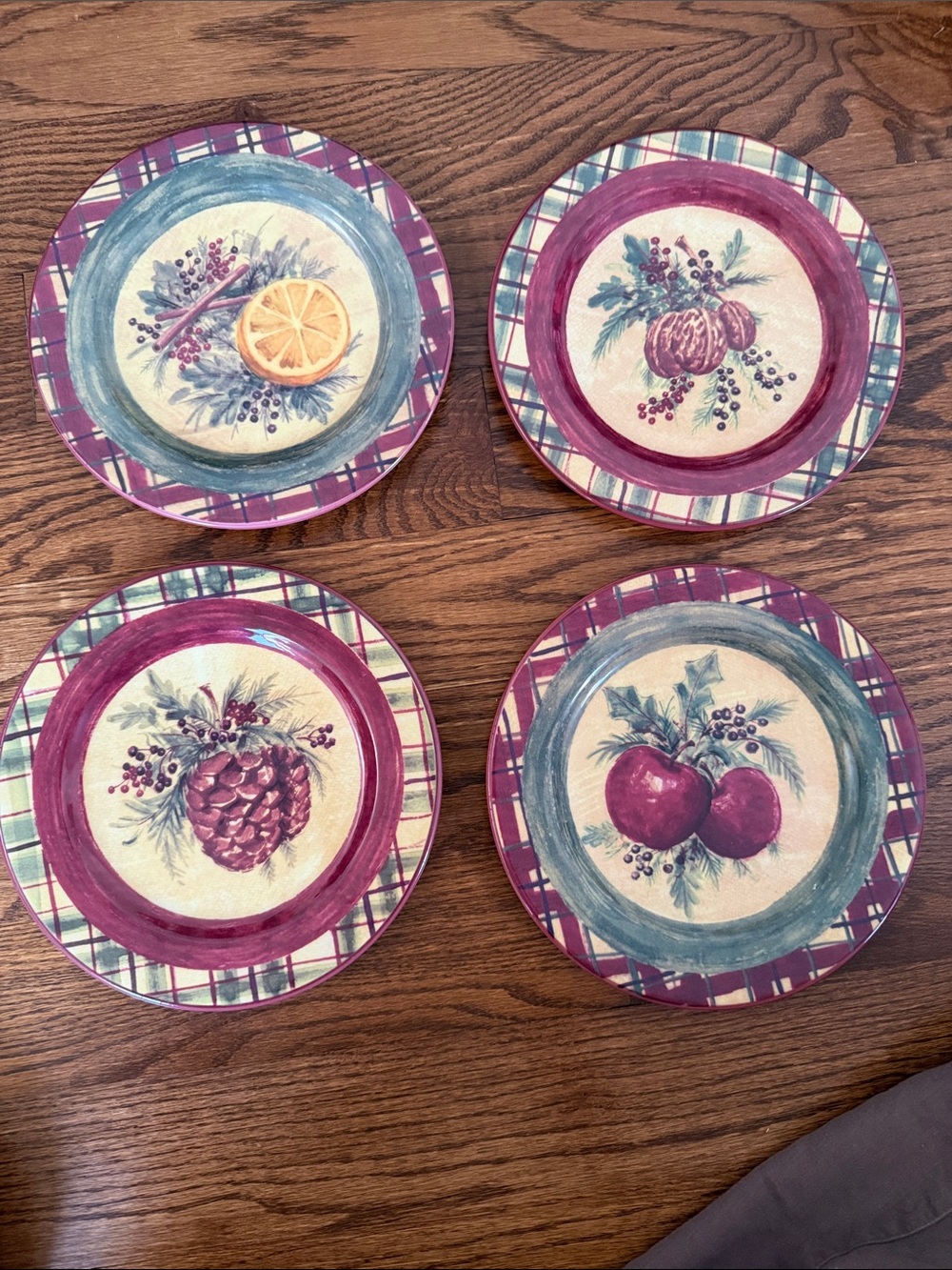 Madison & Max holiday plaid rim dessert salad plates 8-1/2" - set of 4